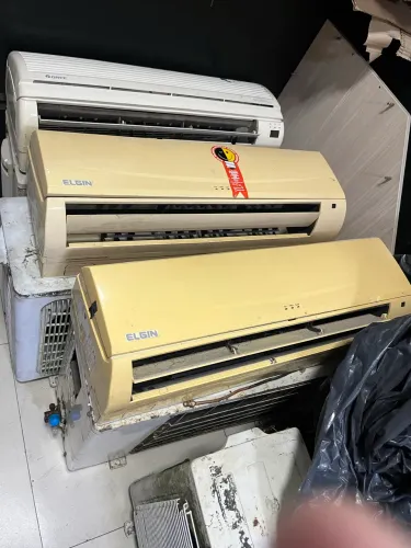 Vendo essas 3 centrais de ar ( 2 funcionando + 1 parada )