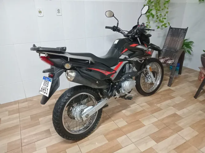 Suzuki moto top