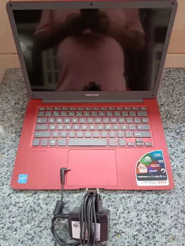 Vendo Notebook Positivo Motion Q232A 14, na caixa com fonte, para peças. LEIAA.
