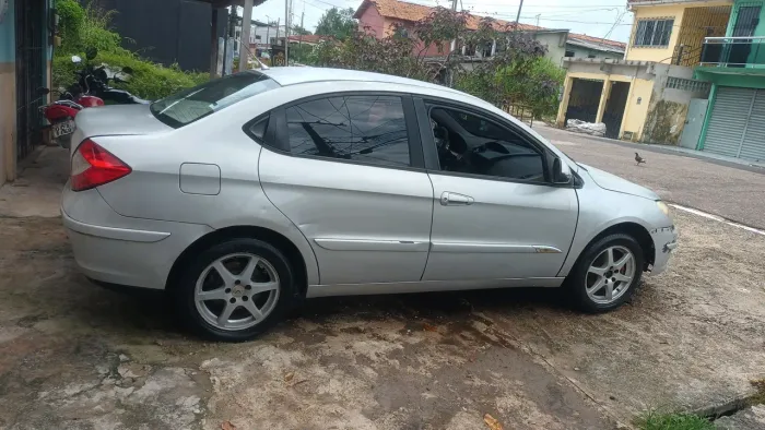 Chery Cielo Sedan 2011 troco em carro já financiado 