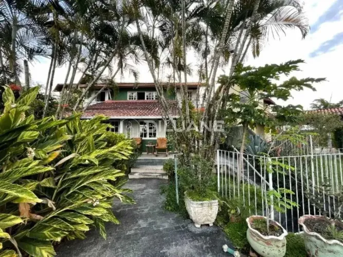 Casa em Condomínio - Duplex / Residencial / Sapê