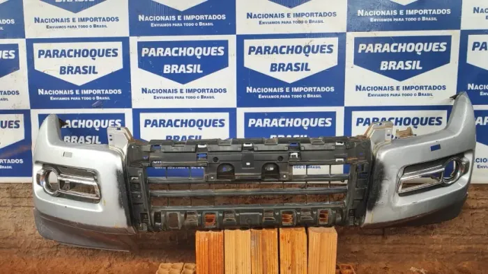 Parachoque dianteiro Pajero Full 2018 - usado, original PREÇO BOM