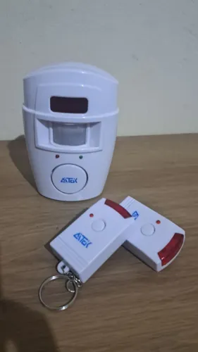 Sensor de presença com controle remoto