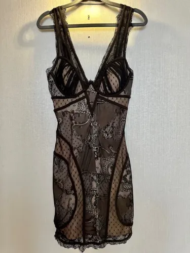 Vestido de renda preto TAM P