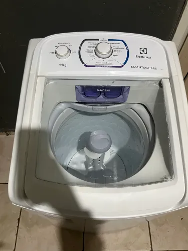 Máquina de lavar Electrolux 11kg semi nova 