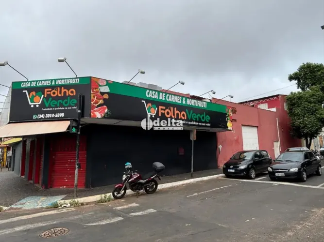 Comodo Comercial com 2 quartos disponível para locação no bairro Umuarama em Uberlândia-MG