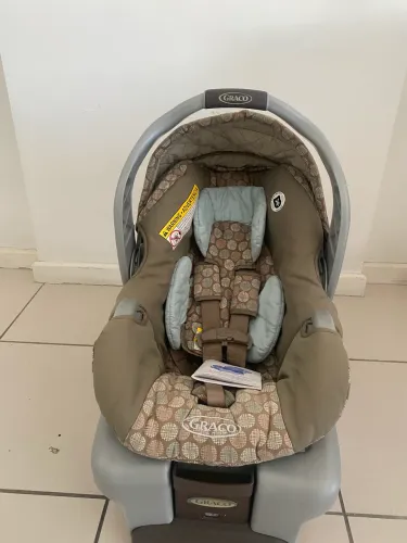Bebê conforto com base da Graco 
