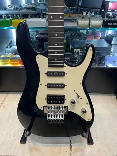 Guitarra Washburn WG300 