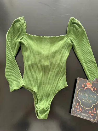 Body Farm, tamanho G, manga longa verde. Lindo!