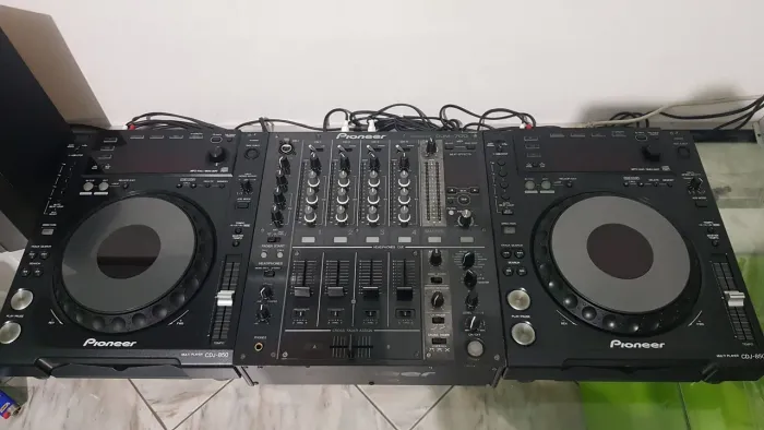 Mixer DJ Pioneer DJM-700 + 2 CDJ-850