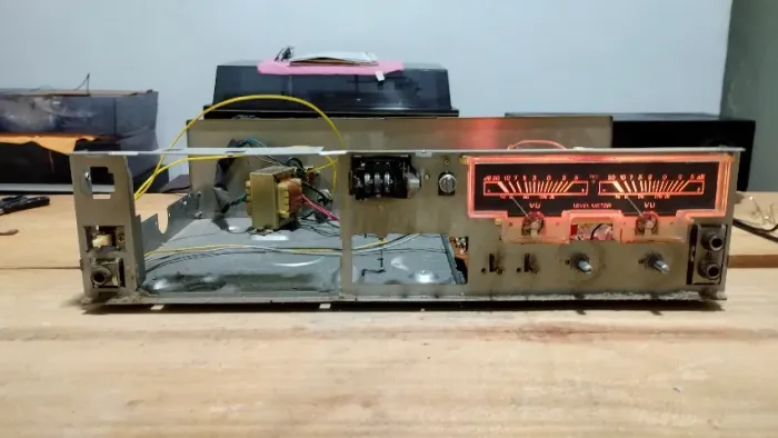 Chassi com Placa, Fonte e VUs do Tape Deck Polyvox CP-650D