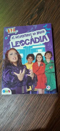 Livro "Detetives do Prédio Azul: As Desventuras da Bruxa Leocádia"