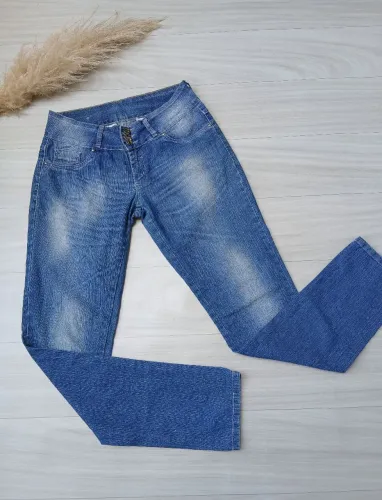 Calça Jeans Feminina, cós baixo. <br>?Tam 44<br>?40,00
