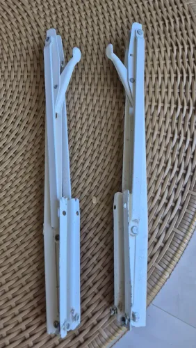 Par de suportes de mesa de dobrar (fica rente a parede)