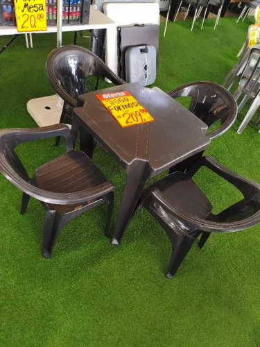 Jogo de Mesa e Cadeiras de Plástico 182Kg - Promoção