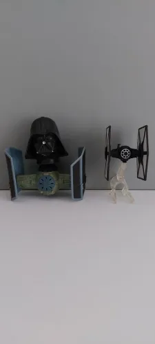 Miniaturas do Darth Vader e Nave Tie Fighter
