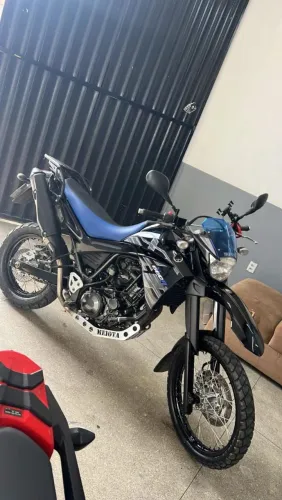 Moto revisada e sem detalhes