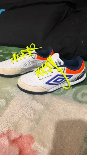 Vendo Chuteira Umbra n39