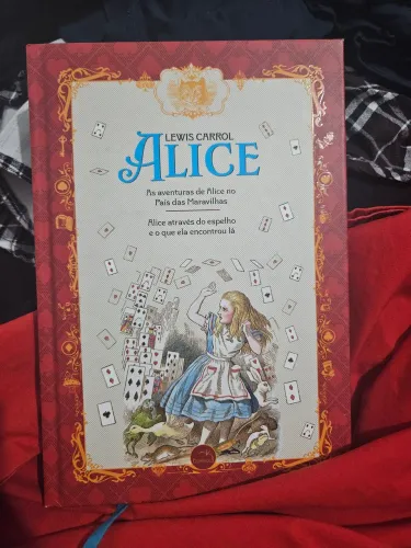 Livro Alice no país das maravilhas
