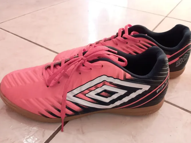 Chuteira Futsal Umbro Fifty V e Futsal Nike Indoor