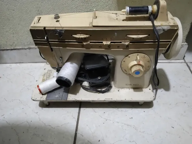 Máquina de costura Singer Flexiponto. Funcionando normalmente.Troco por celular ou violão 