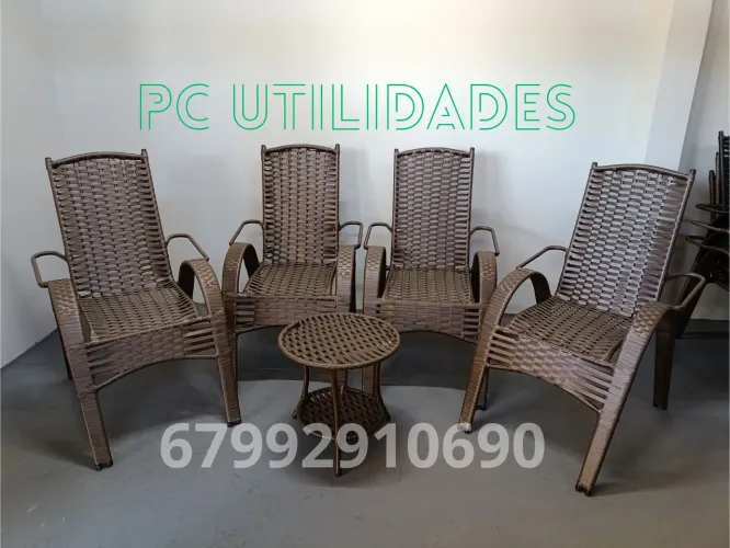 Kit com 4 cadeiras + mesinha 