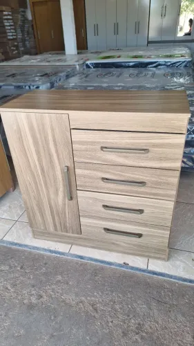 Cômoda 1 porta 4 gavetas