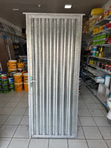 Porta de chapa super reforçada 80x2,10 galvanizada 