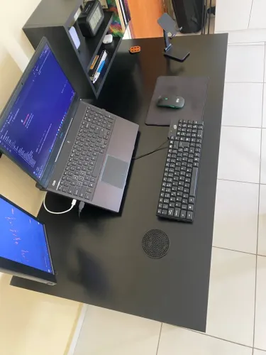 Escrivaninha em perfeito estado