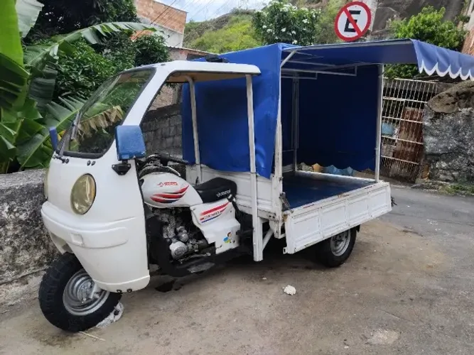 Triciclo com baú