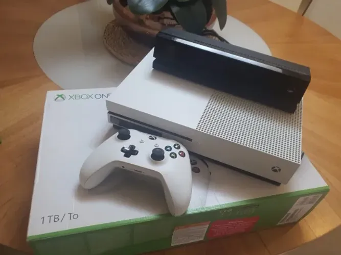 Xbox One S 1Tb lacrado + Kinect + 1 Controle + 2 Jogos