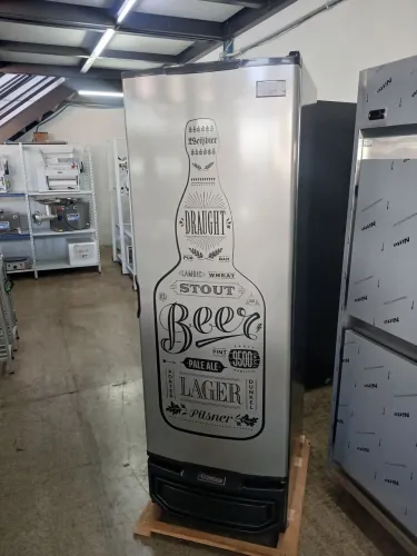 Cervejeira Vertical Gelopar 570 Litros Gcb-57 Preta Porta Cega