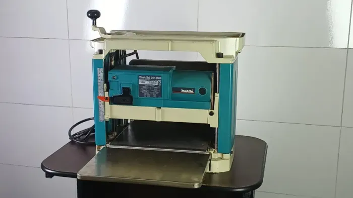 Plaina Desengrossadeira de Bancada 304mm 1650W 2012NB Makita - 127v