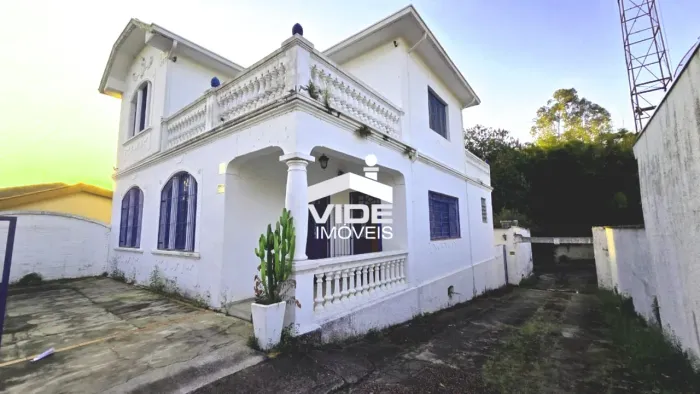 Aluguel de Casa Espaçosa em Sousas, Campinas-SP: 3 Quartos, 4 Salas, 2 Banheiros, 12 Vagas