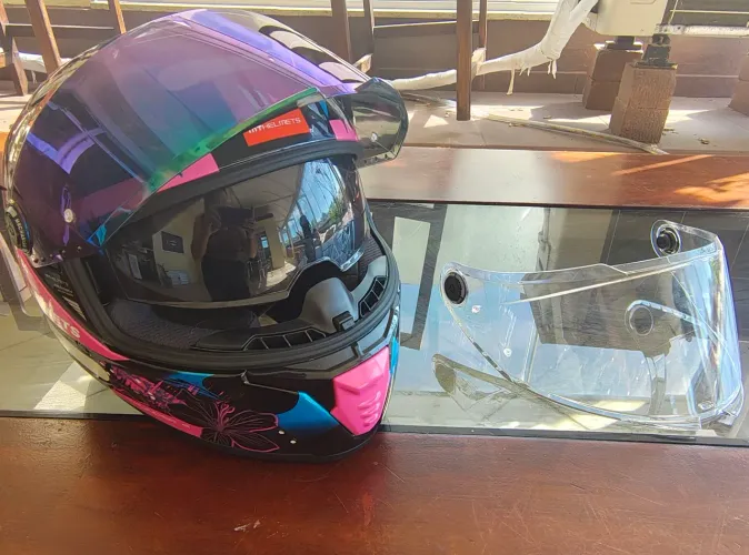 Capacete tam 54 MT helmets pouco usado