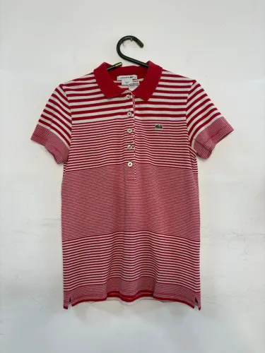 Camisa polo feminina Lá Coste de listras vermelhas