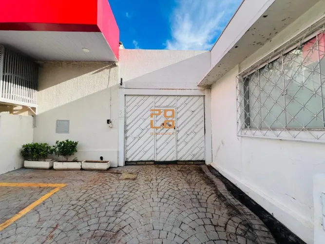 Casa comercial para alugar na Avenida Portugal, no Setor Oeste, em Goiânia - GO.