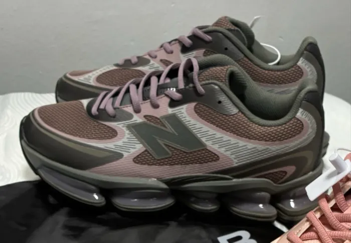 Tenis new balance 2000 tamanho 42 marrom e roxo