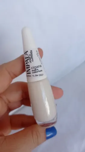 Esmalte comum risque e Impala 