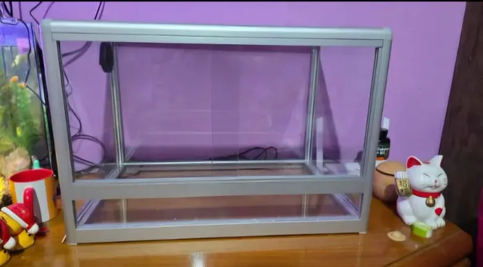Aquario com abertura, gruta, potinho e termometro