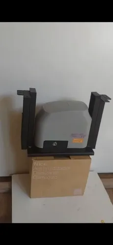 Suporte aéreo para motor de portão