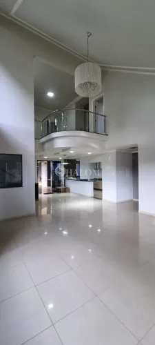 Sobrado à venda em Maringá, Zona 03, com 4 suítes, com 330 m²