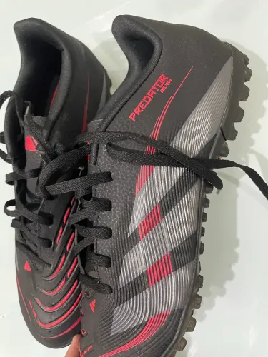Chuteira adidas