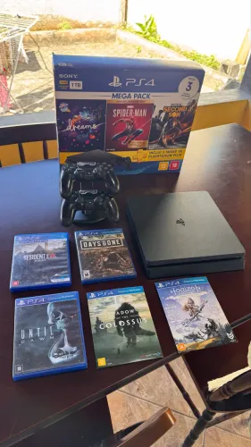 PLAYSTATION 4 SLIM - ACOMPANHA CAIXA