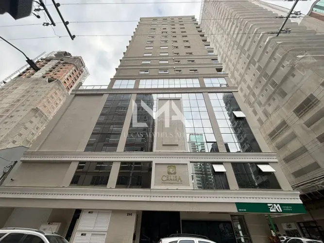 3 Suítes frente 2°Avenida no coração de Meia Praia, Itapema SC
