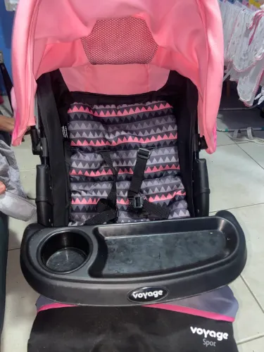 carrinho de bebê semi novo 