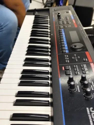 Sintetizador Roland Juno Di (completo)