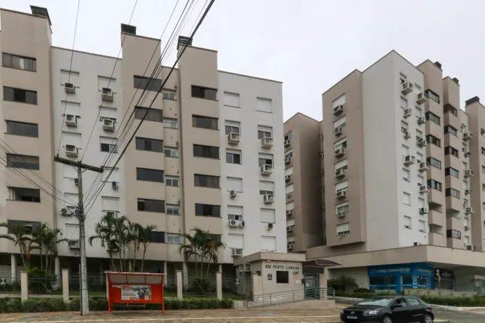 Apartamento com 3 Quartos para Alugar no bairro Centro com 120m²