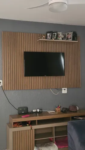 PAINEL TV 1.20 X 1.80 EM ÓTIMO ESTADO DE CONSERVAÇÃO