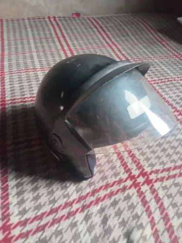 Vende-se capacete usado (pra quebrar um galho)